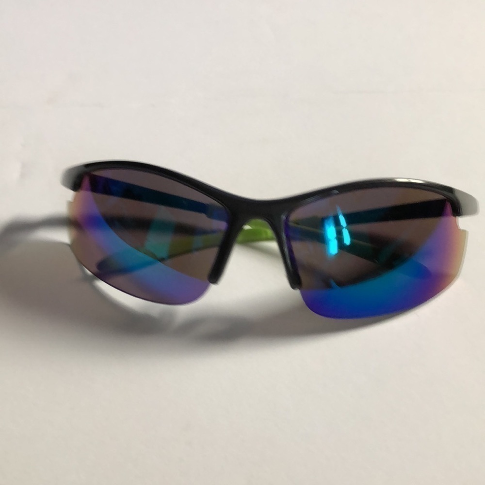 🏵2/$35🏵 Fashion Sunglasses - Picture 4 of 11